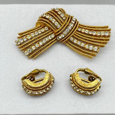 LOT 268J: Vintage Crown Trifari Goldtone Rhinestone Ribbon/Bow Brooch and Clip On Earrings