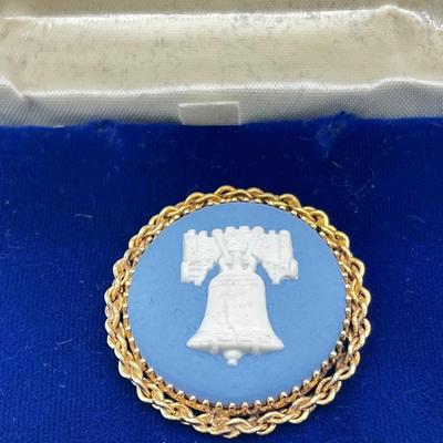 LOT 269J: 12K Gold Filled Wedgwood Liberty Bell Brooch/Pendant