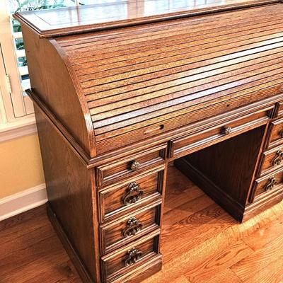 Slight Furniture Vintage Oak Crest Roll-Top Desk