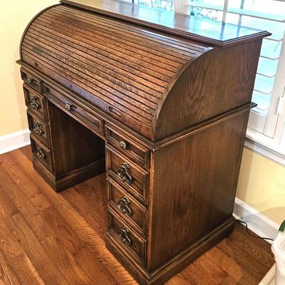 Slight Furniture Vintage Oak Crest Roll-Top Desk