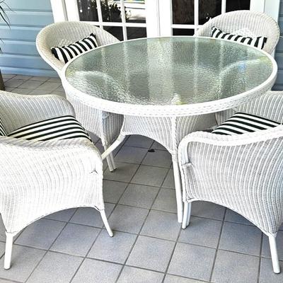 Vintage White Wicker Patio Set