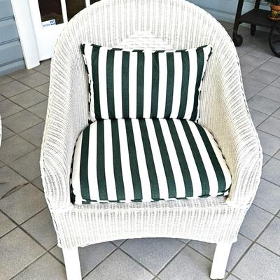 Vintage White Wicker Patio Set