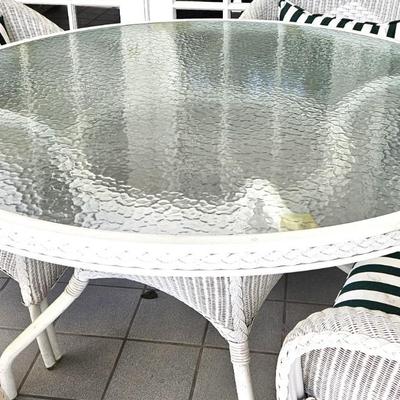 Vintage White Wicker Patio Set