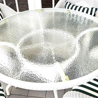 Vintage White Wicker Patio Set