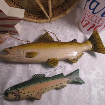Mirrored sconce, 4 wooden fish, round star basket, wood star, July 4th cups