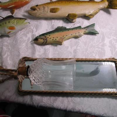 Mirrored sconce, 4 wooden fish, round star basket, wood star, July 4th cups