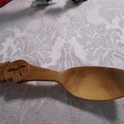 Christmas decorations, decorative wooden spoon, tin of paper coasters