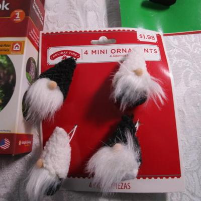2 gift boxes, 5 sets of ornaments, suction cup wreath holder