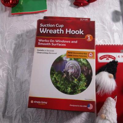 2 gift boxes, 5 sets of ornaments, suction cup wreath holder