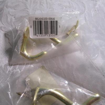 6 Double coat hooks with metal tin