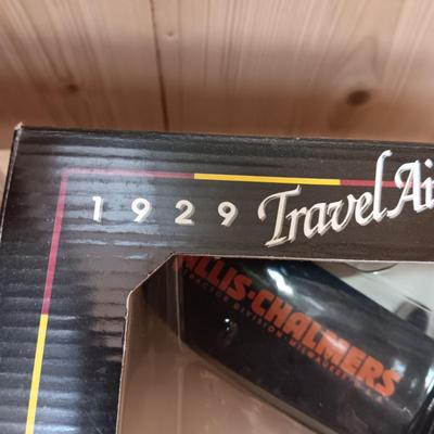 2 DIE-CAST MODEL PLANES