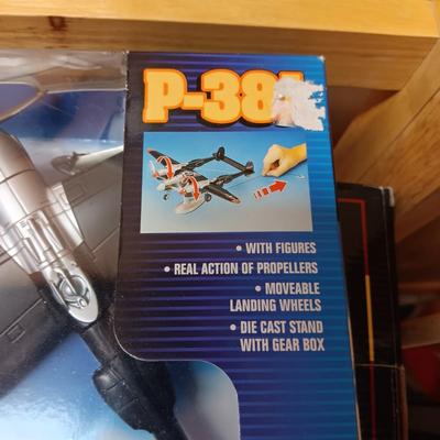 2 DIE-CAST MODEL PLANES
