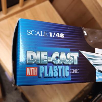 2 DIE-CAST MODEL PLANES