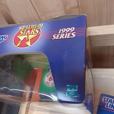 STARTING LINEUP BASEBALL FIGURES AND NHL HEADLINERS HOCKEY FIGURES