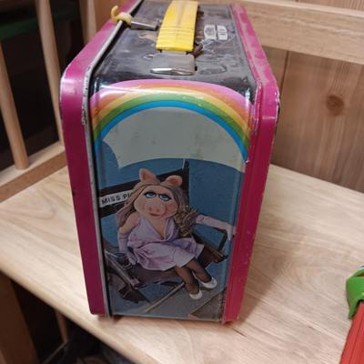 1979 JIM HENSON'S MUPPET MOVIE LUNCH BOX PLUS 1981 MUPPETS GLASSES