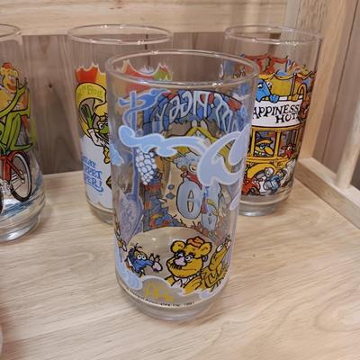 1979 JIM HENSON'S MUPPET MOVIE LUNCH BOX PLUS 1981 MUPPETS GLASSES