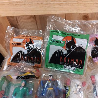 METAL LUNCH BOX W/THERMOS PLUS BATMAN HAPPY MEAL TOYS UNOPENED