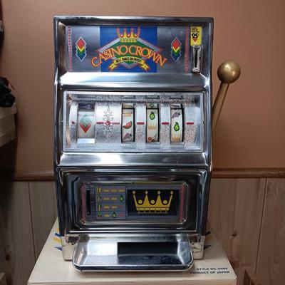 CASINO CROWN "JACKPOT" SLOT MACHINE COIN OPERATED, WORKS!!