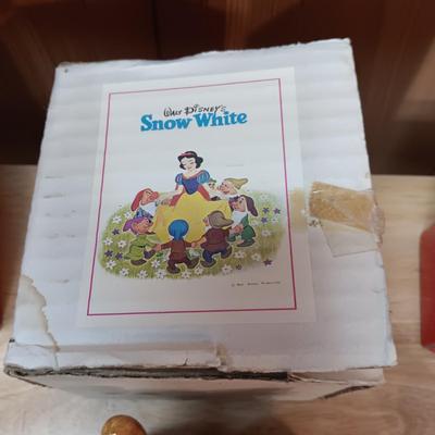 DISNEY MICKEY & MINNIE MOUSE CERAMIC FIGURINES, SNOW WHITE DWARFS SOAP DISH AND PEZ DISPENSERS