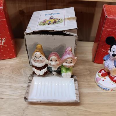 DISNEY MICKEY & MINNIE MOUSE CERAMIC FIGURINES, SNOW WHITE DWARFS SOAP DISH AND PEZ DISPENSERS