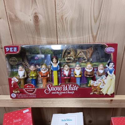 DISNEY MICKEY & MINNIE MOUSE CERAMIC FIGURINES, SNOW WHITE DWARFS SOAP DISH AND PEZ DISPENSERS
