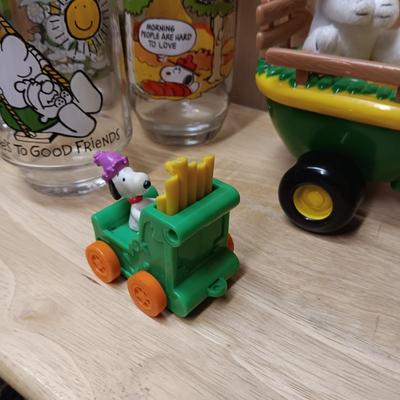 JOHN DEERE TOY, VINTAGE CARTOON CHARACTER GLASSES AND MORE