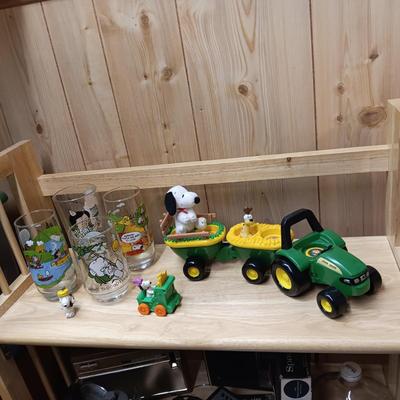 JOHN DEERE TOY, VINTAGE CARTOON CHARACTER GLASSES AND MORE