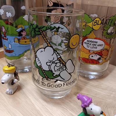 JOHN DEERE TOY, VINTAGE CARTOON CHARACTER GLASSES AND MORE