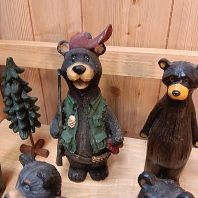 AN ASSORTMENT OF DECORATIVE BEARS