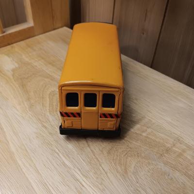 BUDDY L SCHOOL BUS AND A WELLS FARGO STAGECOACH BANK W/KEY
