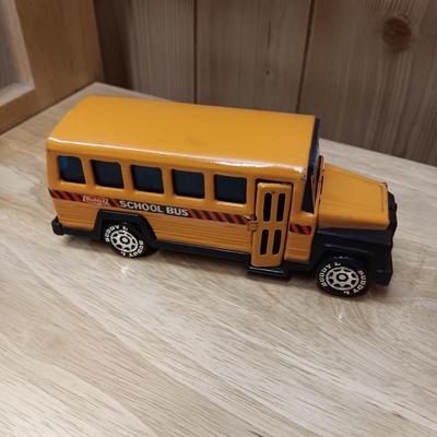 BUDDY L SCHOOL BUS AND A WELLS FARGO STAGECOACH BANK W/KEY
