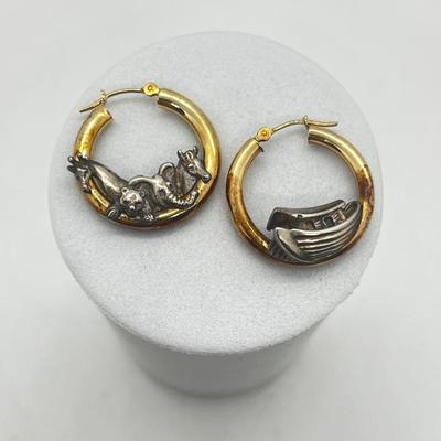 LOT 124J: 14K Yellow Gold and Sterling Silver Noah's Ark Hoop Earrings - 3.6 GTW