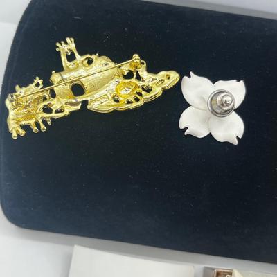 LOT 133J: Vintage Brooch/Pin Lot: Liz Claiborne, AJC, Museum of Fine Art and More!