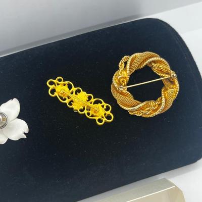 LOT 133J: Vintage Brooch/Pin Lot: Liz Claiborne, AJC, Museum of Fine Art and More!
