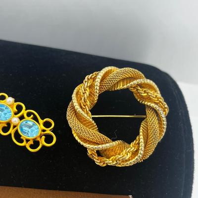 LOT 133J: Vintage Brooch/Pin Lot: Liz Claiborne, AJC, Museum of Fine Art and More!