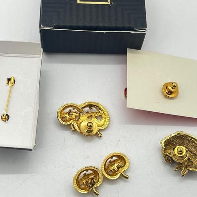 LOT 134J: Vintage Avon Brooch/Pin Lot Including Jack-O-Lantern with Matching Pierced Earrings