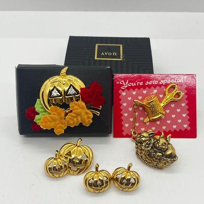 LOT 134J: Vintage Avon Brooch/Pin Lot Including Jack-O-Lantern with Matching Pierced Earrings