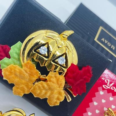 LOT 134J: Vintage Avon Brooch/Pin Lot Including Jack-O-Lantern with Matching Pierced Earrings