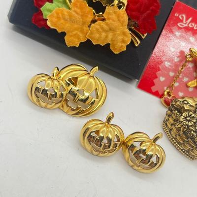 LOT 134J: Vintage Avon Brooch/Pin Lot Including Jack-O-Lantern with Matching Pierced Earrings