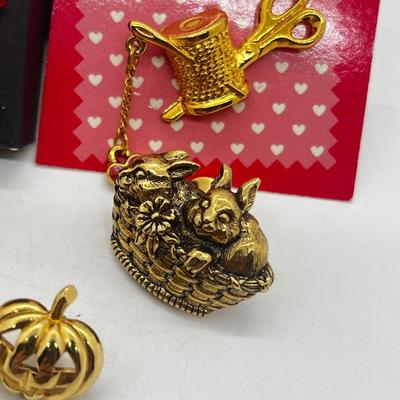 LOT 134J: Vintage Avon Brooch/Pin Lot Including Jack-O-Lantern with Matching Pierced Earrings
