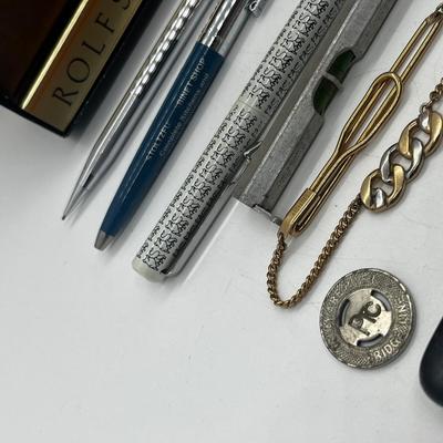 LOT 140J: Assorted Men's Lot: New in Package Wallet, "Grandpa" Money Clip, Pocket Knife and More!