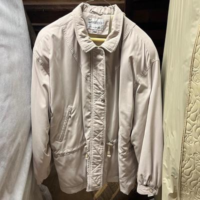 LOT 147: Vintage Women’s Lightweight Jackets