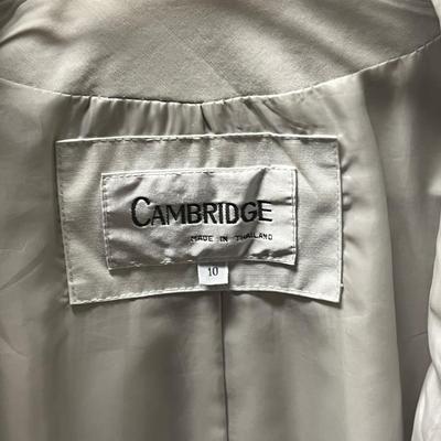 LOT 147: Vintage Women’s Lightweight Jackets
