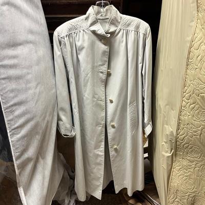 LOT 147: Vintage Women’s Lightweight Jackets