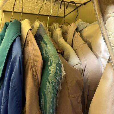LOT 147: Vintage Women’s Lightweight Jackets