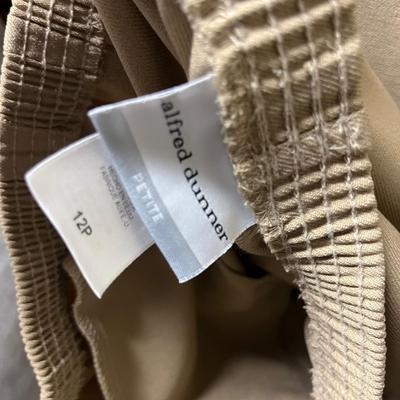 LOT 148: Vintage Women’s Alfred Dunner Petite Clothing
