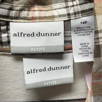 LOT 148: Vintage Women’s Alfred Dunner Petite Clothing