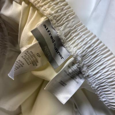 LOT 148: Vintage Women’s Alfred Dunner Petite Clothing