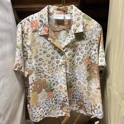 LOT 148: Vintage Women’s Alfred Dunner Petite Clothing