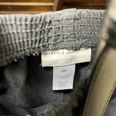 LOT 148: Vintage Women’s Alfred Dunner Petite Clothing